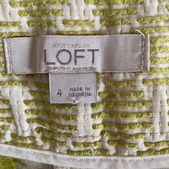 Ann Taylor Loft embroidered shorts. Dress shorts. Size 4
C - Picture 6 of 9